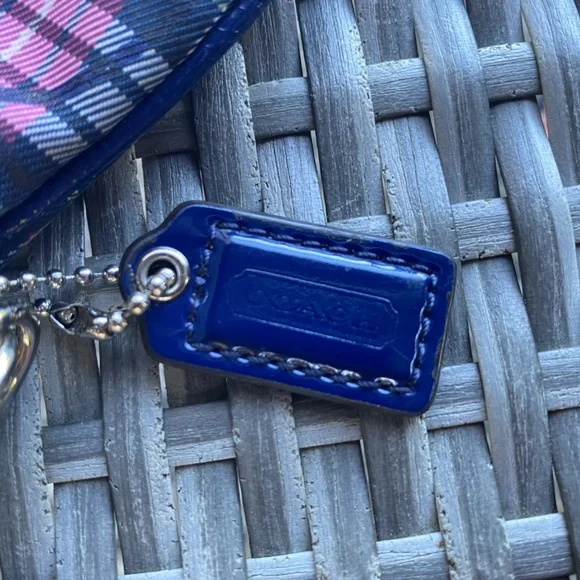 Coach Poppy RARE tartan / plaid Wristlet with Blue, purple and Pink Design Y2K - Picture 3 of 4